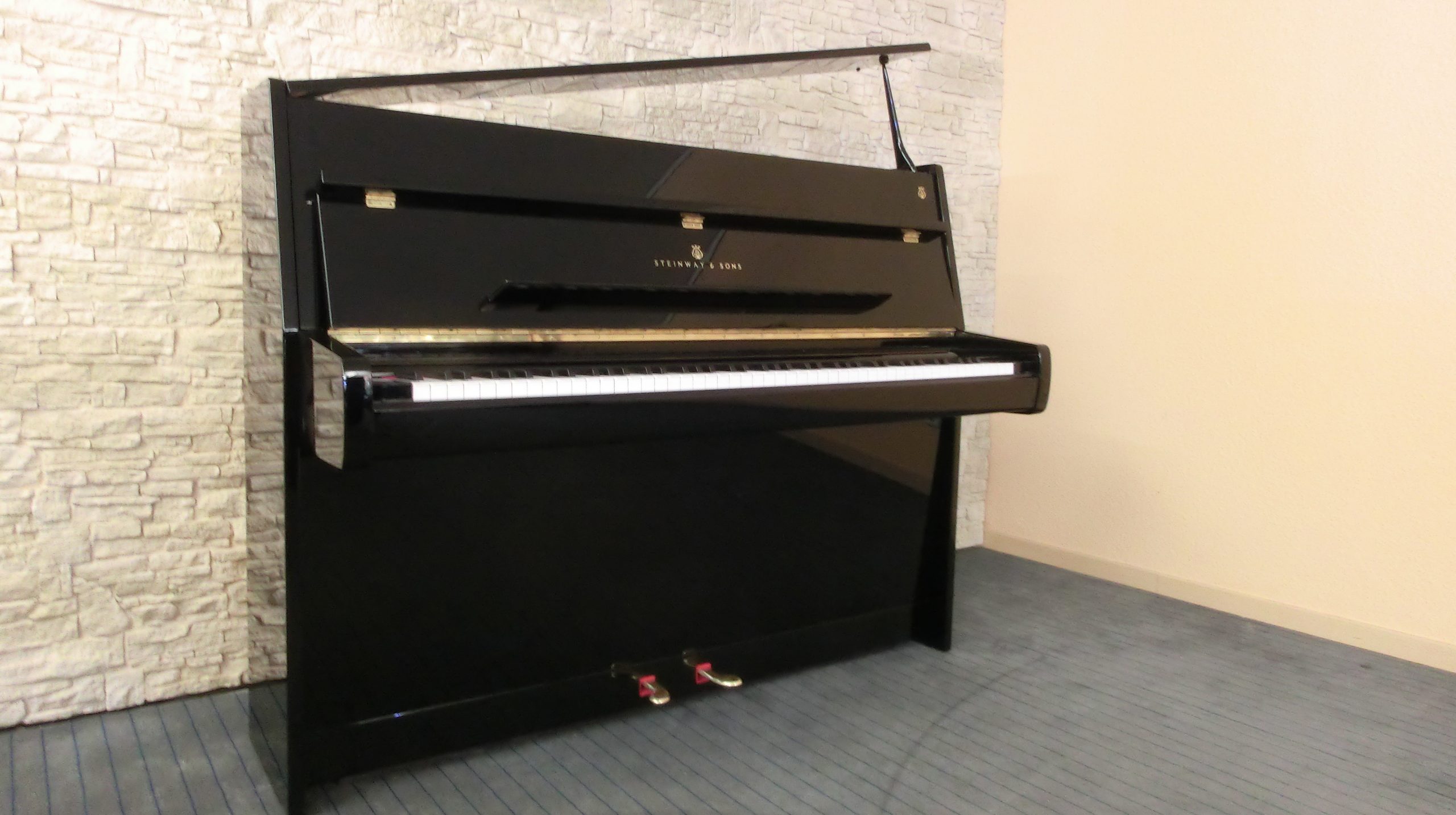 STEINWAY & SONS – Klavier, Modell Z 114