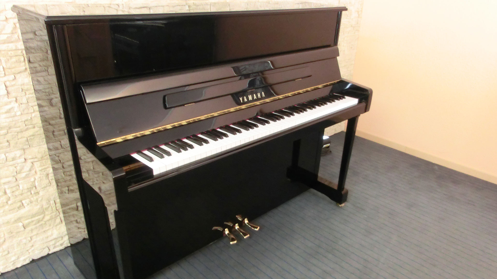 YAMAHA – Klavier, Modell V 118 N