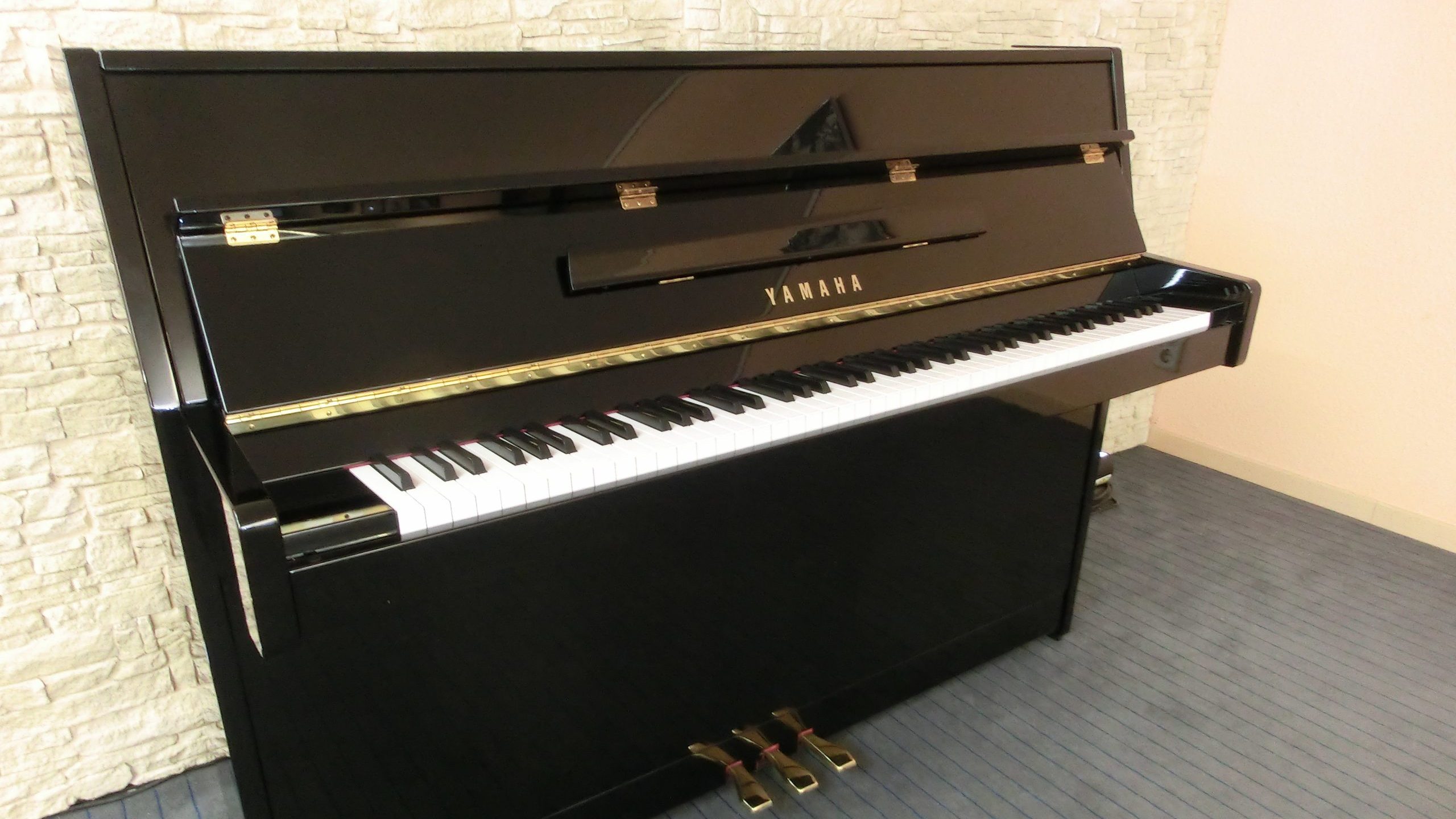 YAMAHA – Klavier, Modell C 109