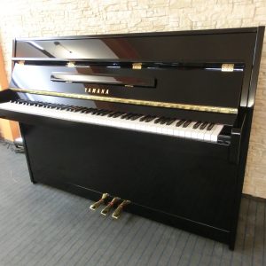 YAMAHA - Klavier, Modell C 109