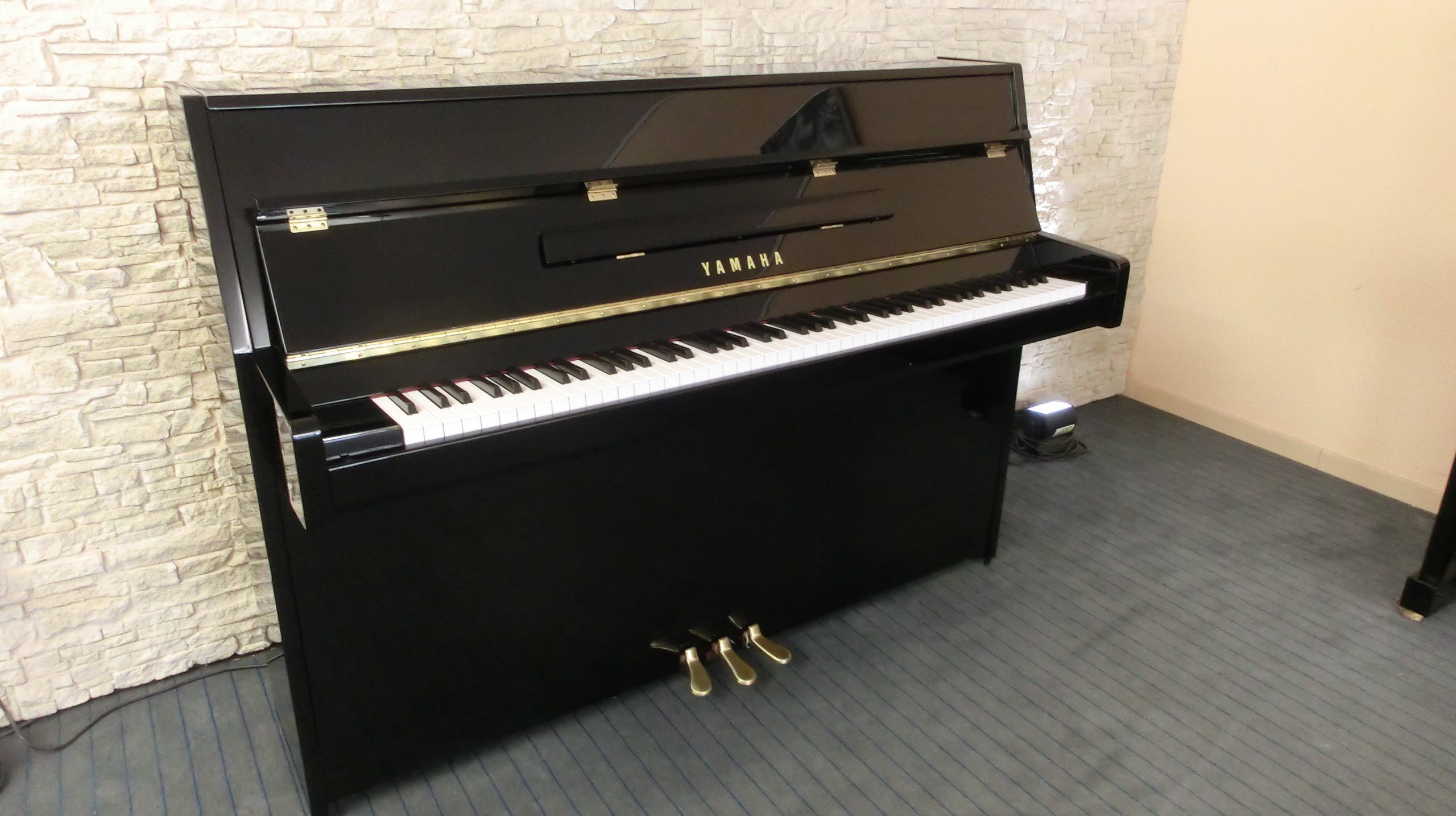 YAMAHA – Klavier, Modell B1 PE