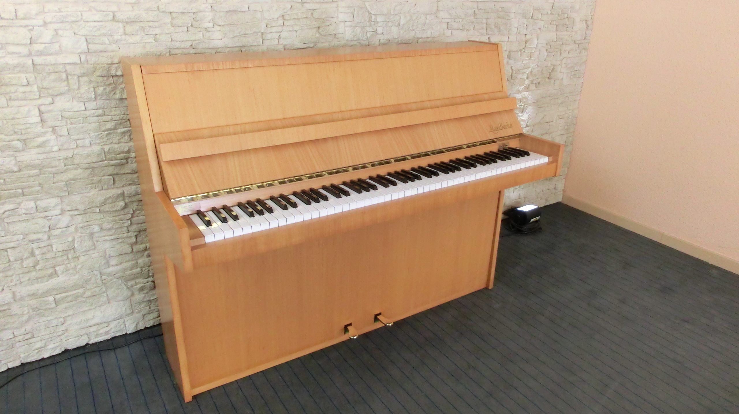 MAY – Klavier, Berlin, Modell 105