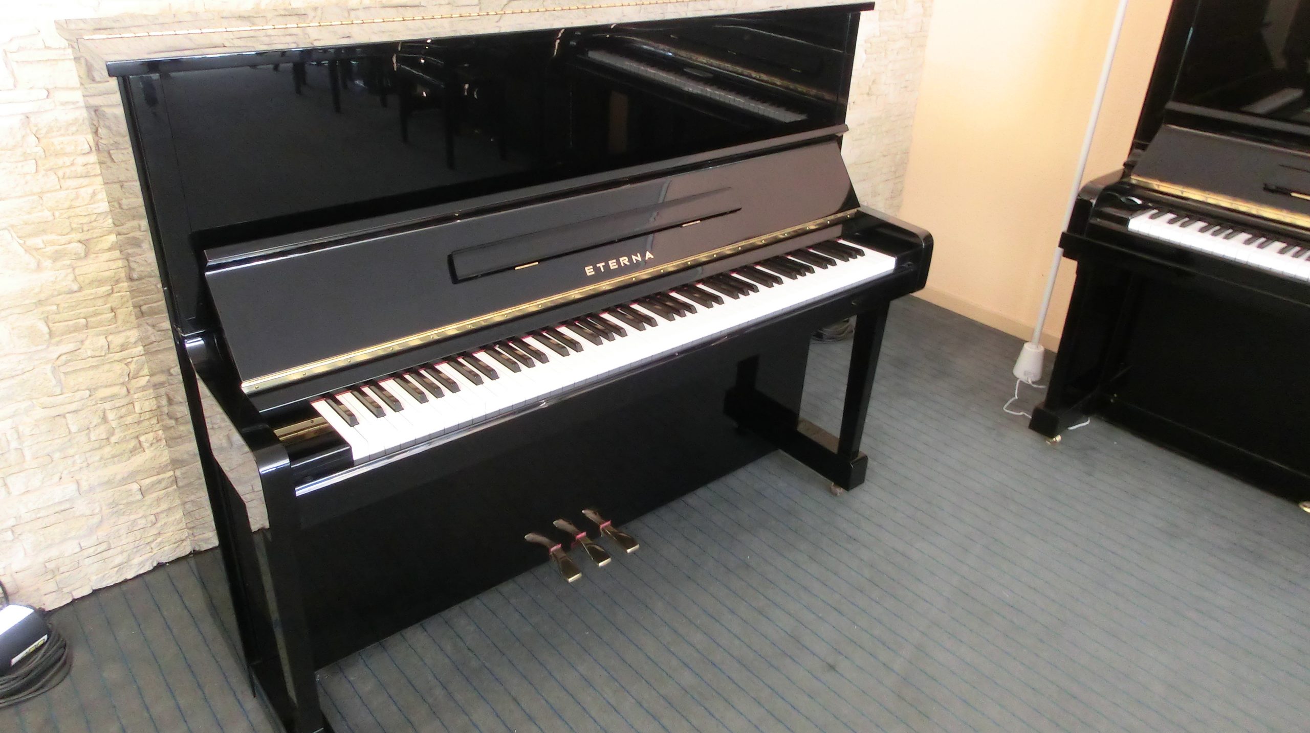 YAMAHA – ETERNA Klavier, Modell ER30