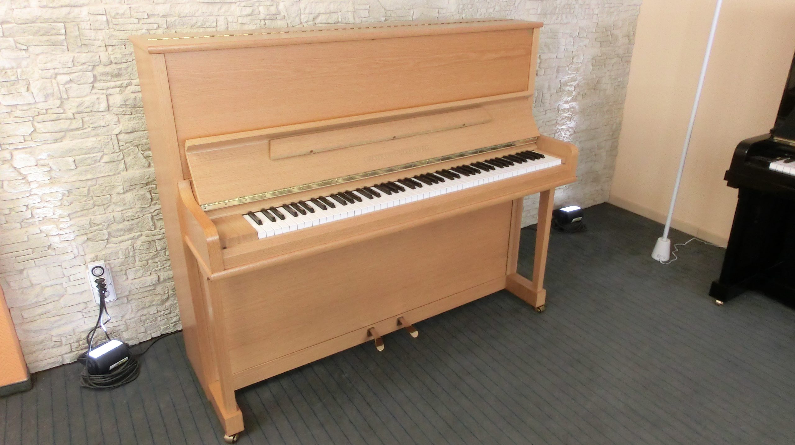GROTRIAN-STEINWEG, Modell G 124