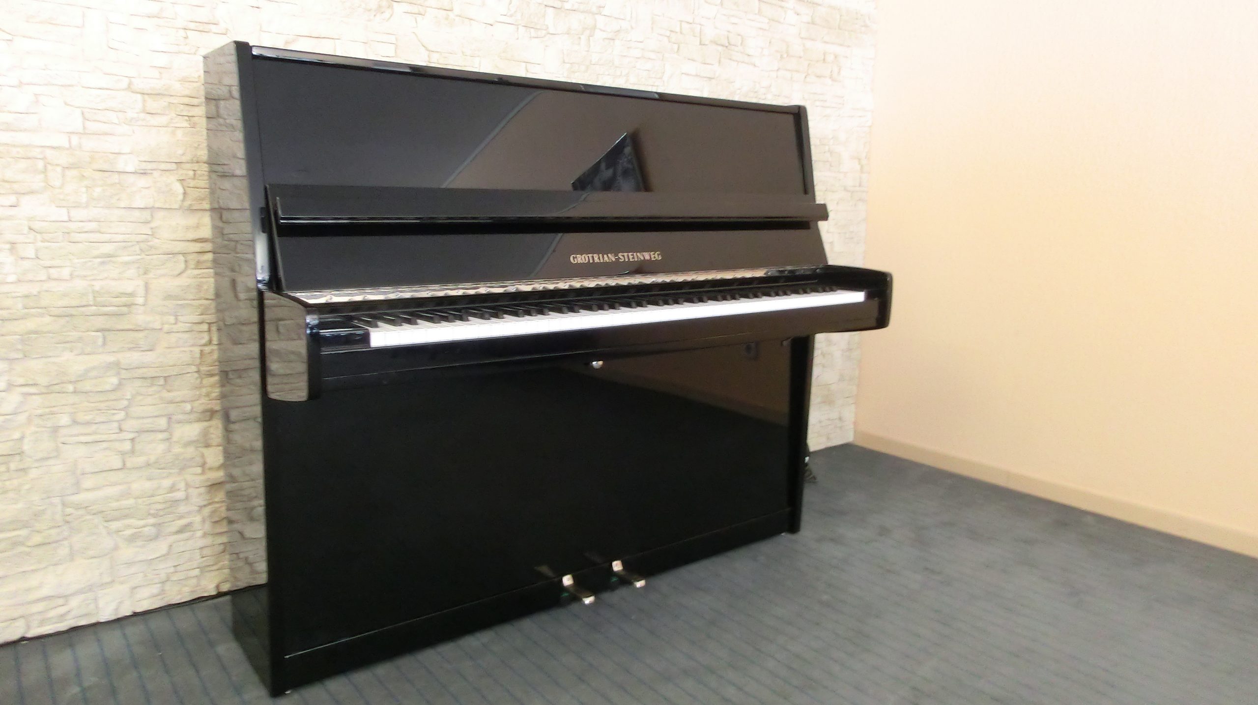 GROTRIAN-STEINWEG Klavier,   Modell 120 M