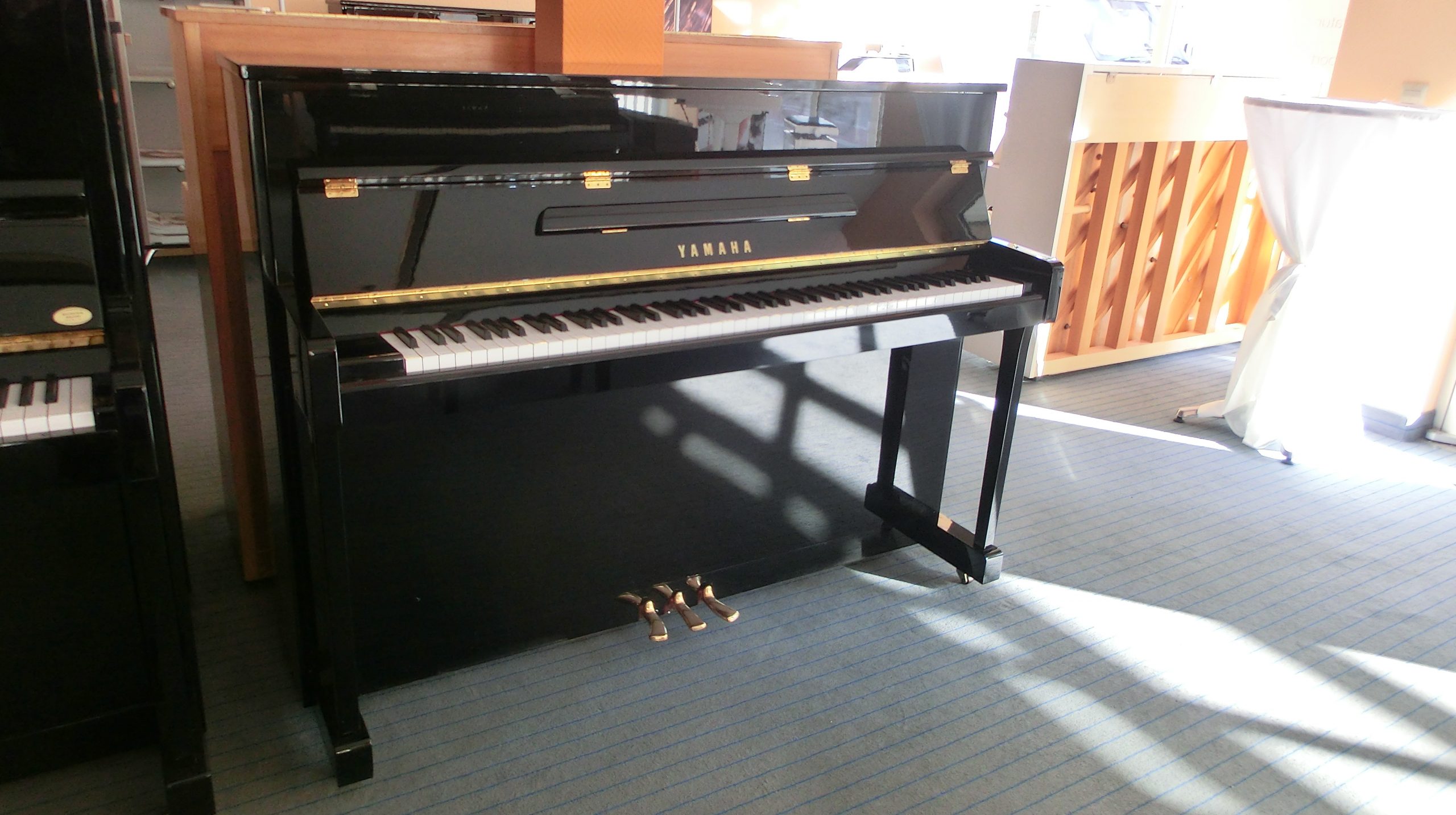 YAMAHA – Klavier, Modell M 110 Tradition