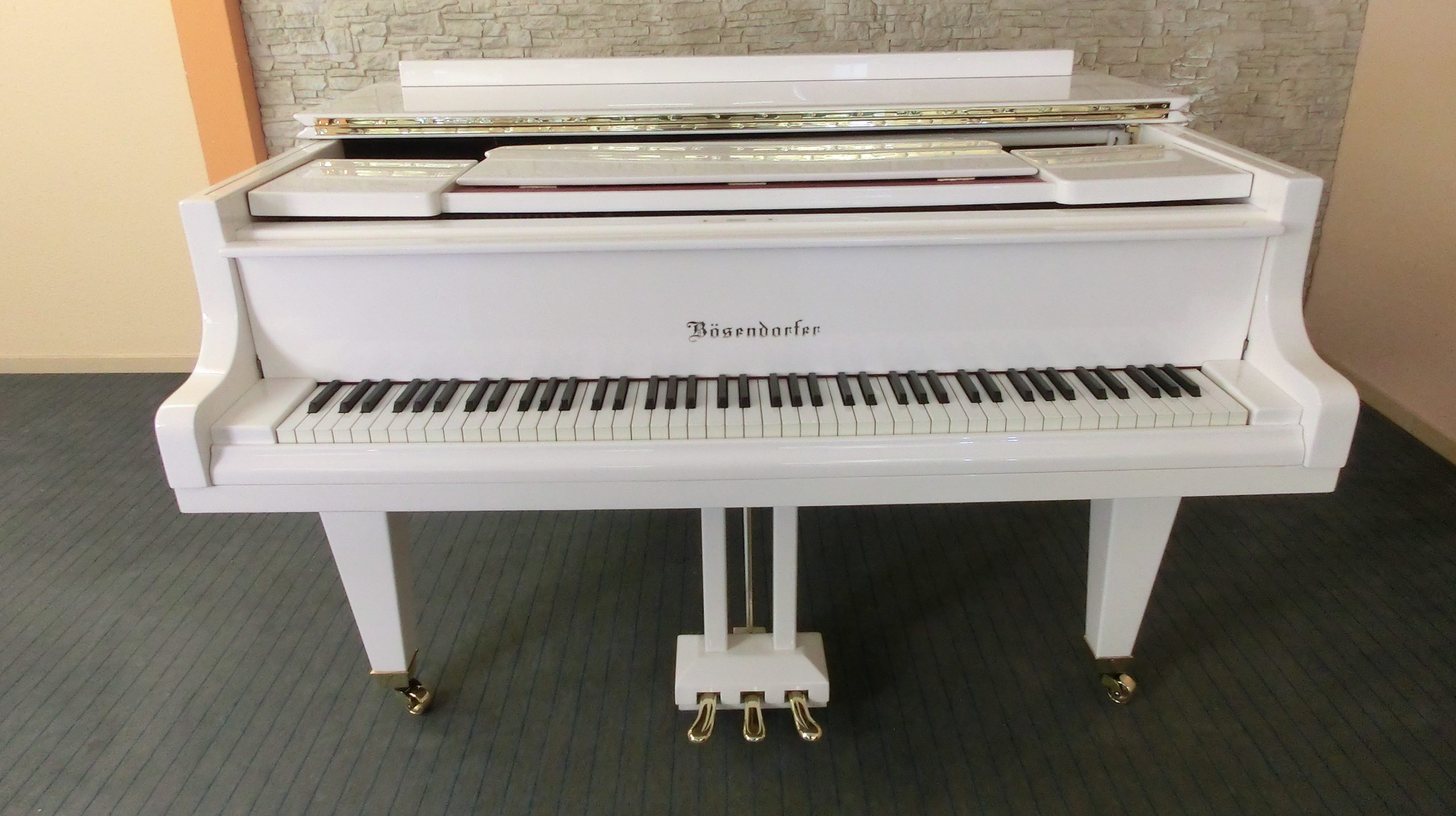 BÖSENDORFER – Flügel,          Modell 170,  Weiss poliert