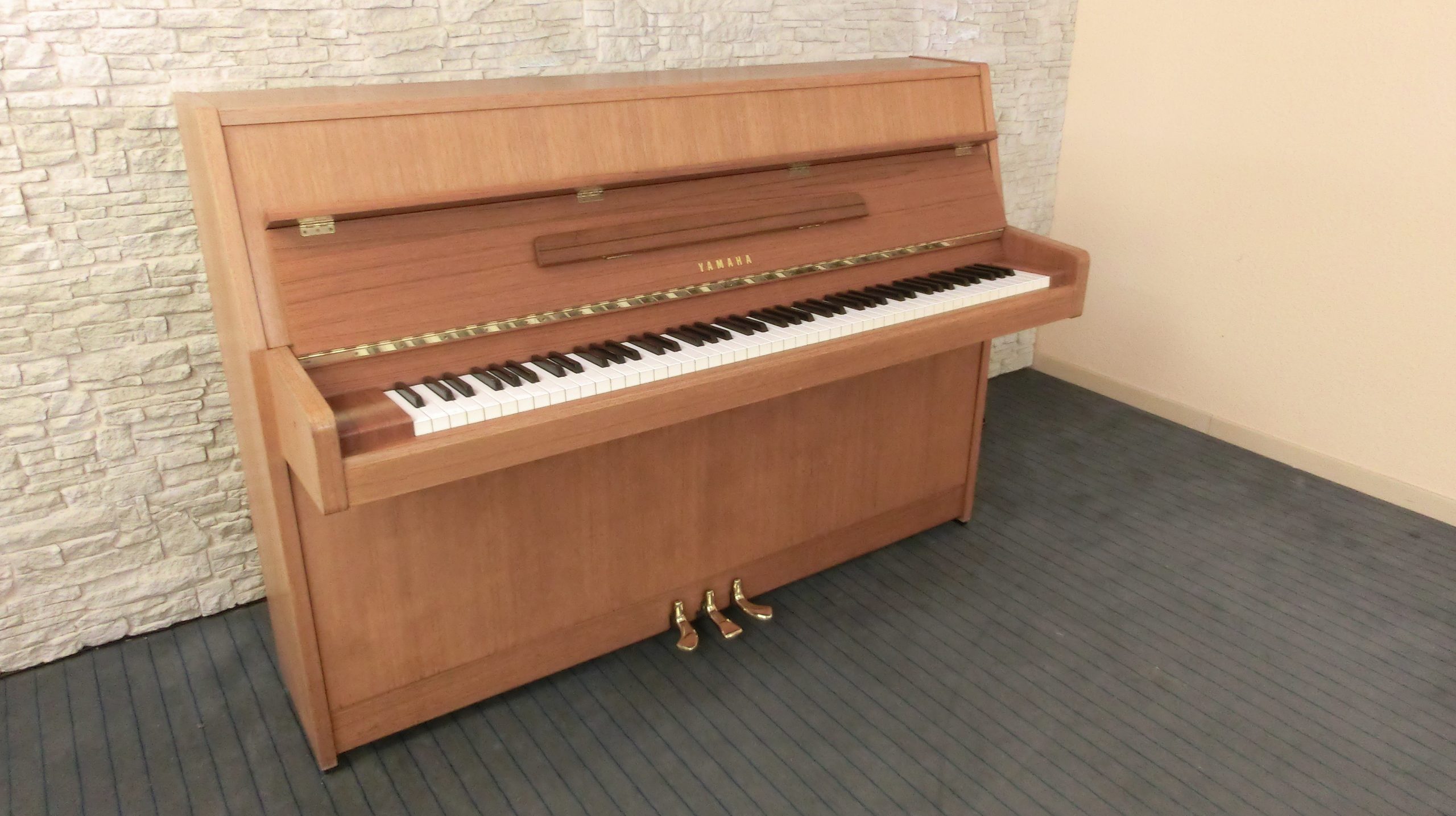 YAMAHA Klavier, Modell M5J
