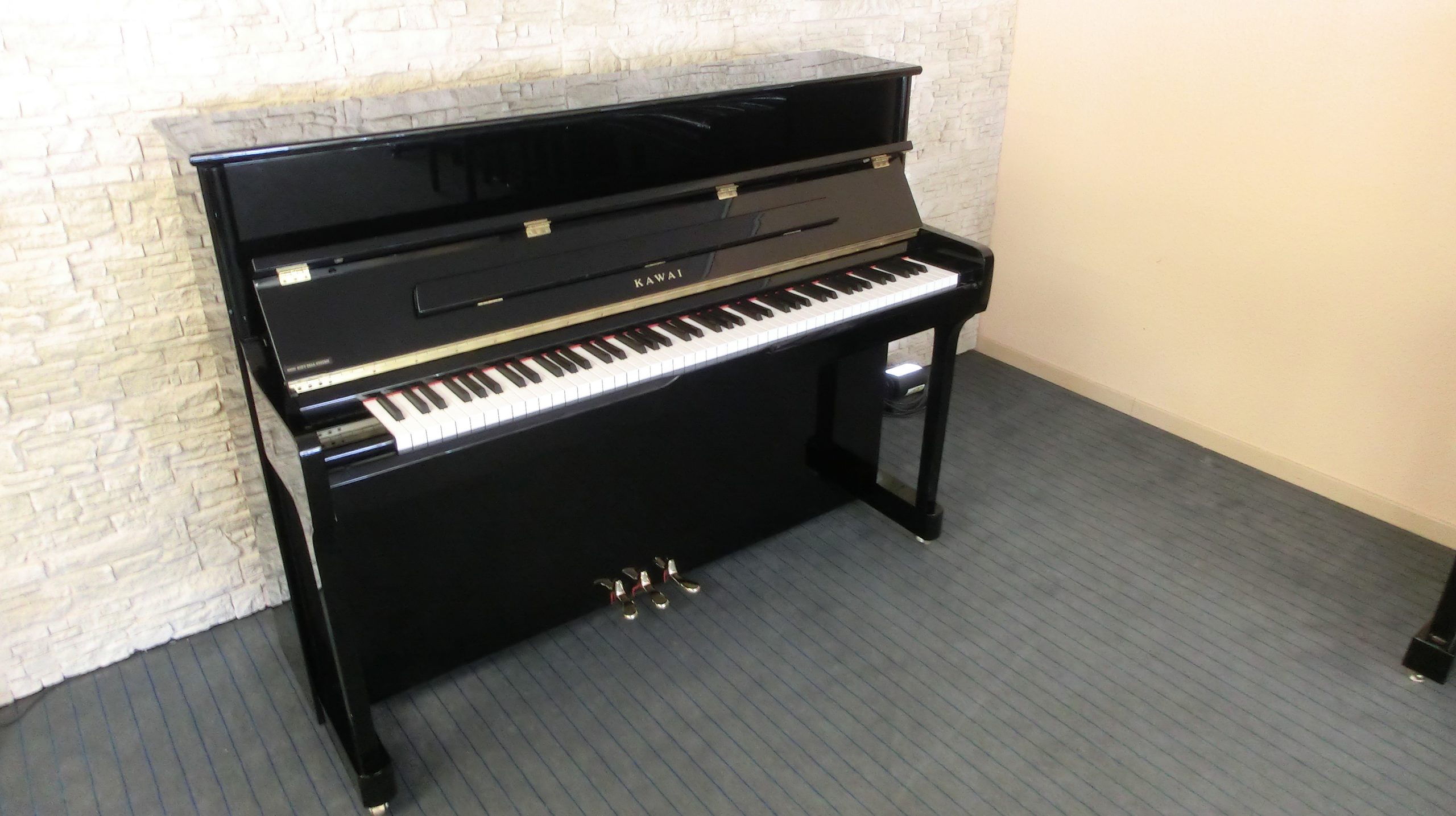 KAWAI Klavier, Modell K 2,  Schwarz poliert