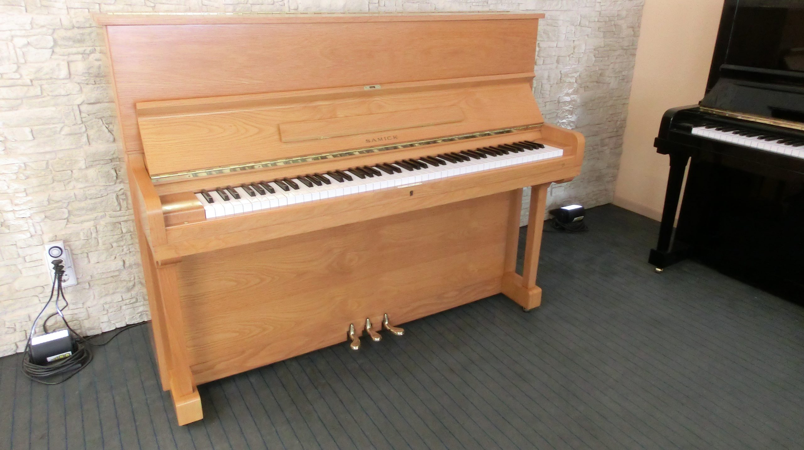 SAMICK – Klavier,  Modell SU-118