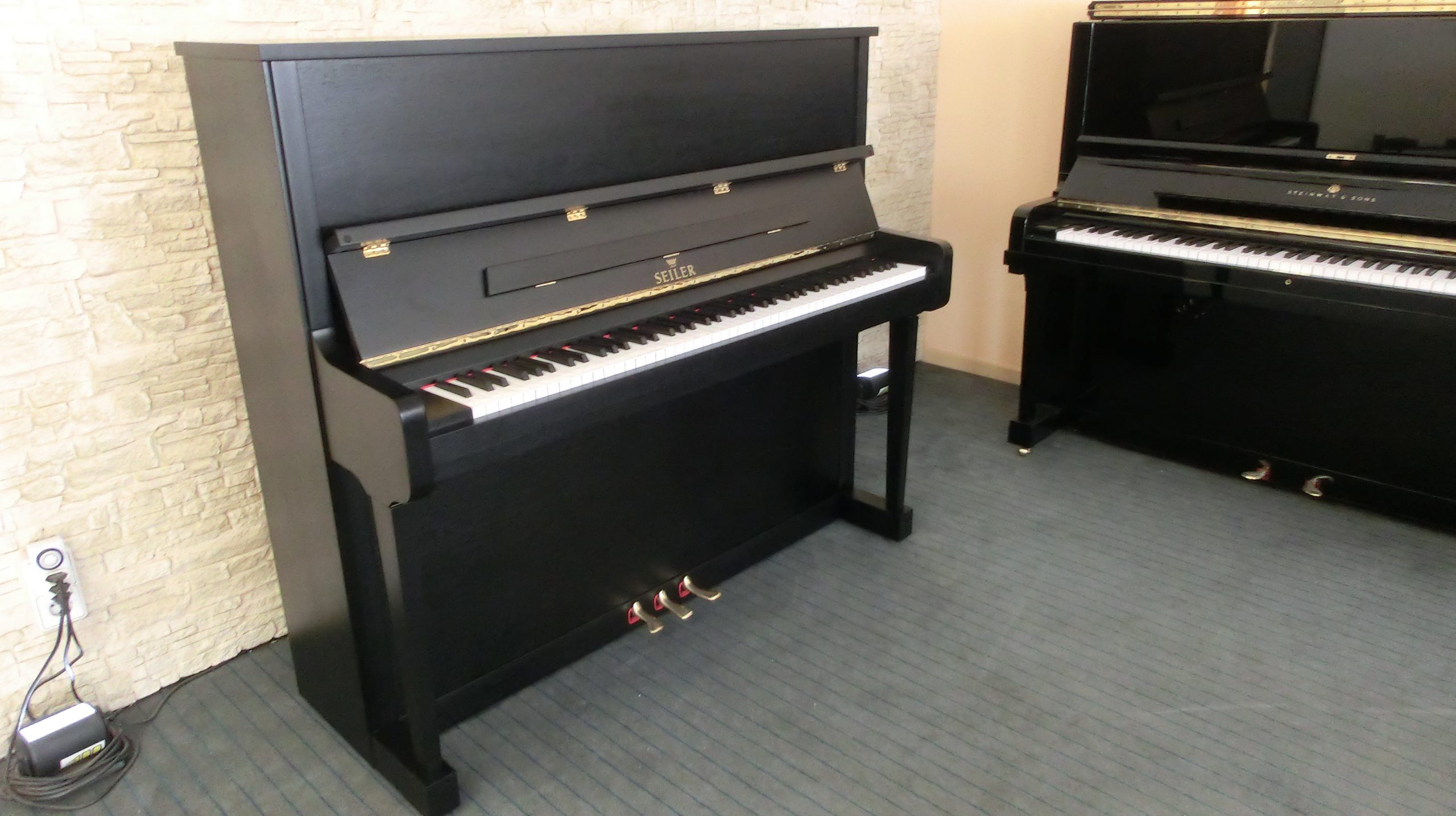 SEILER – Klavier, Modell 128, Schwarz matt